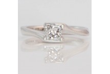 Single Stone Diamond Twist Ring