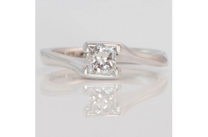Single Stone Diamond Twist Ring