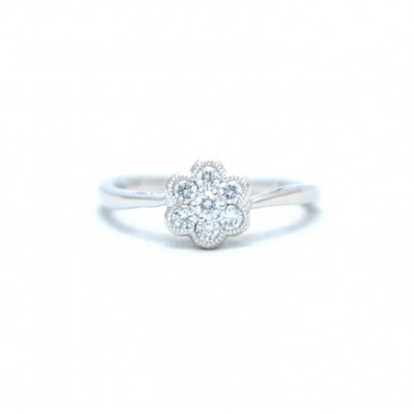Daisy shape diamond cluster ring