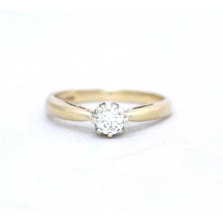 Solitaire diamond ring