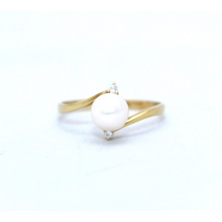 Pearl and diamond ring