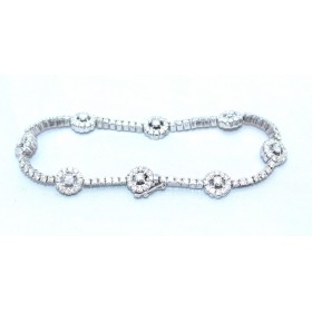 Diamond bracelet with clusters