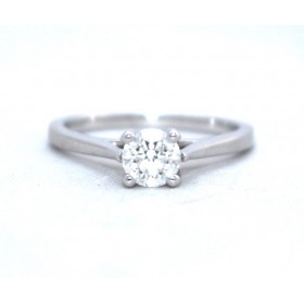 Diamond solitaire ring