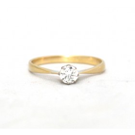 Solitaire diamond ring