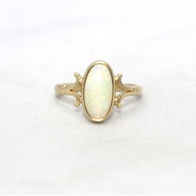 Oval opal ring